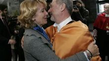 Esperanza Aguirre felicitando a Rodrigo Rato por su 'honoris causa' de la Universidad Rey Juan Carlos.