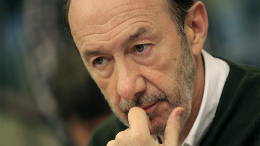 Rubalcaba: El PP "no sabe en qué país vive" ni conoce "la cara de quienes sufren sus políticas"