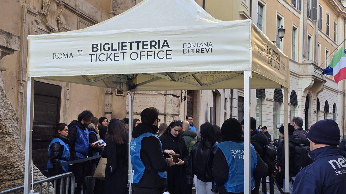 Imagen del puesto donde se cobra la entrada a los visitantes de la Fontana de Trevi desde este lunes 2 de febrero