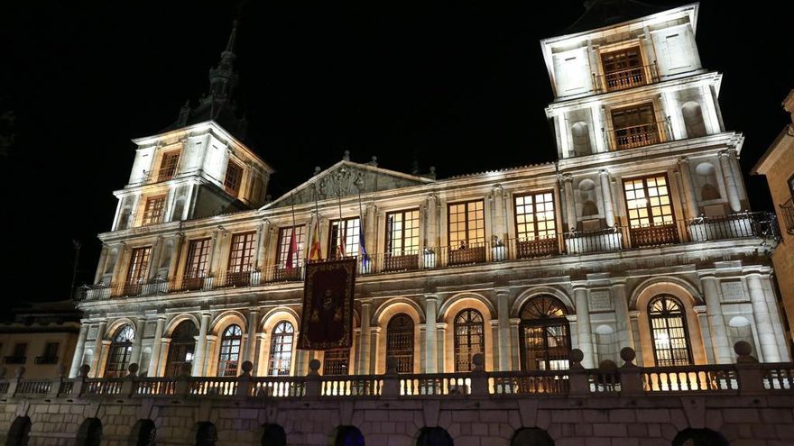 El Ayuntamiento de Toledo 'vistió' el maillot amarillo en honor a Federico Martín Bahamontes