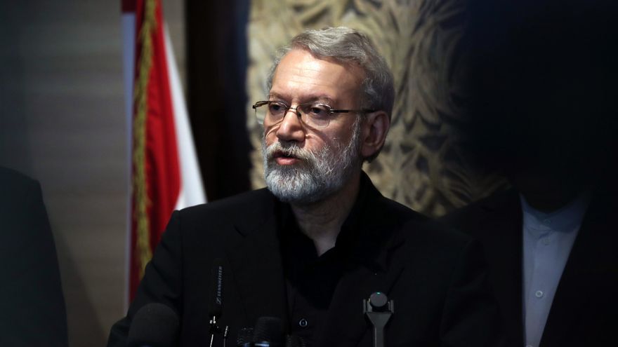 El Secretario del Consejo Supremo de Seguridad Nacional de Irán, Ali Larijani, ofrece una conferencia de prensa después de una reunión con el Presidente del Parlamento Libanés en Beirut, Líbano, 13 de agosto de 2025. Larijani está en Beirut para reunirse con altos funcionarios libaneses para discutir las relaciones bilaterales y el conflicto en curso entre Israel y Hezbolá. (Líbano, Hizbulá/Hezbolá) EFE/EPA/WAEL HAMZEH