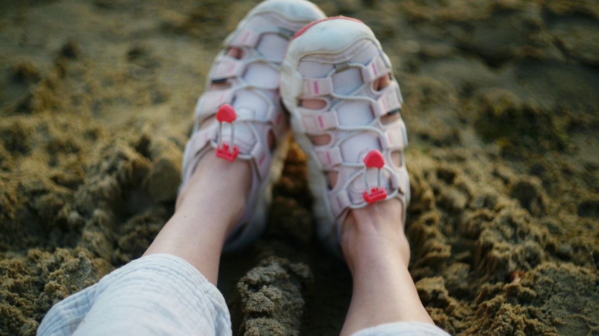Un podólogo aclara qué tener en cuenta antes de calzar ‘barefoot’ a los niños: “El problema surge si ya tienen una marcha formada”