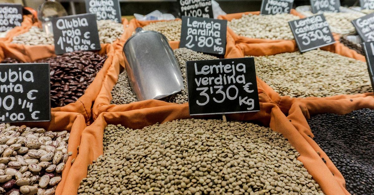 Mientras la cesta de la compra se encarece, quien cultiva nuestras legumbres no llega a fin de mes
