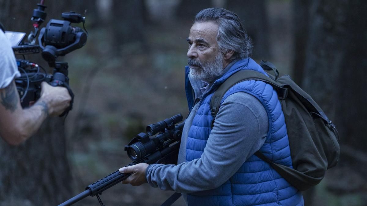Movistar Plus+ enseña las primeras imágenes del rodaje de 'Matar a un oso', su nueva serie con Eduard Fernández