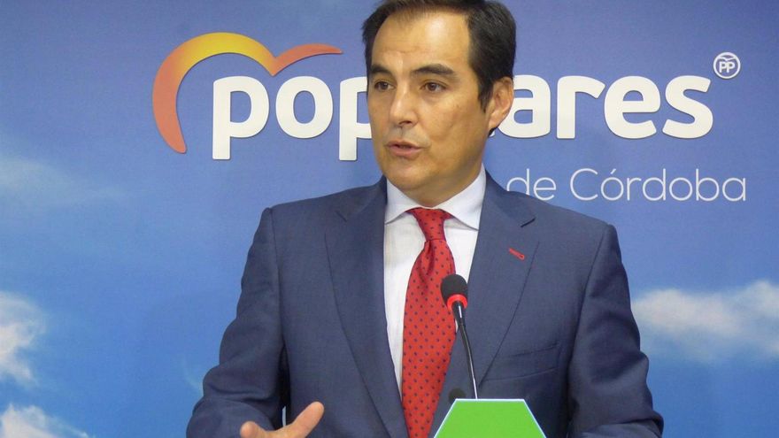 Nieto se posiciona con la dirección del PP "en defensa de las siglas" ante el cisma entre Ayuso y Casado