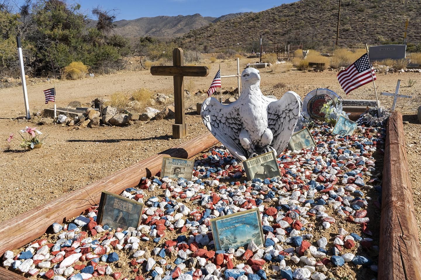 Detalle de una tumba en el cementerio de Chloride (Arizona), un pequeño pueblo minero de la Ruta 66. | JOAQUÍN GÓMEZ SASTRE