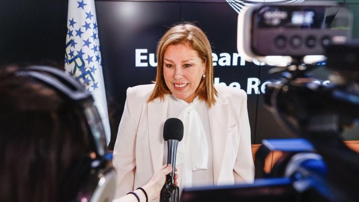 La presidenta del Parlamento de Canarias y de la Conferencia de Asambleas Legislativas Regionales de la UE, Astrid Pérez, ha presidido este jueves el primer pleno de la Asamblea y el Comité permanente de la Calre