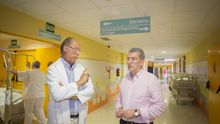 A la derecha el consejero de Sanidad del Gobierno de Aragón, Sebastián Celaya.