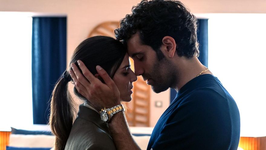 Clara Lago y Tamar Novas en la temporada 2 de 'Clanes'