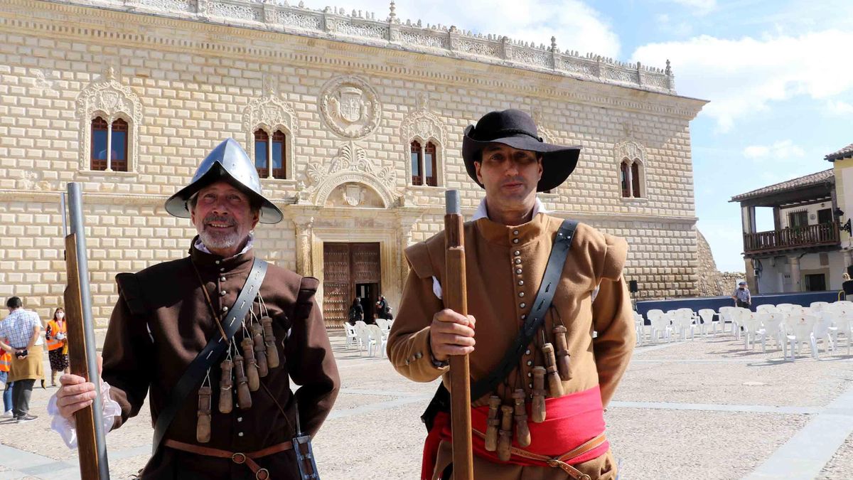 Imagen de los integrantes de una de las representaciones de las Jornadas Renacentistas de Cogolludo