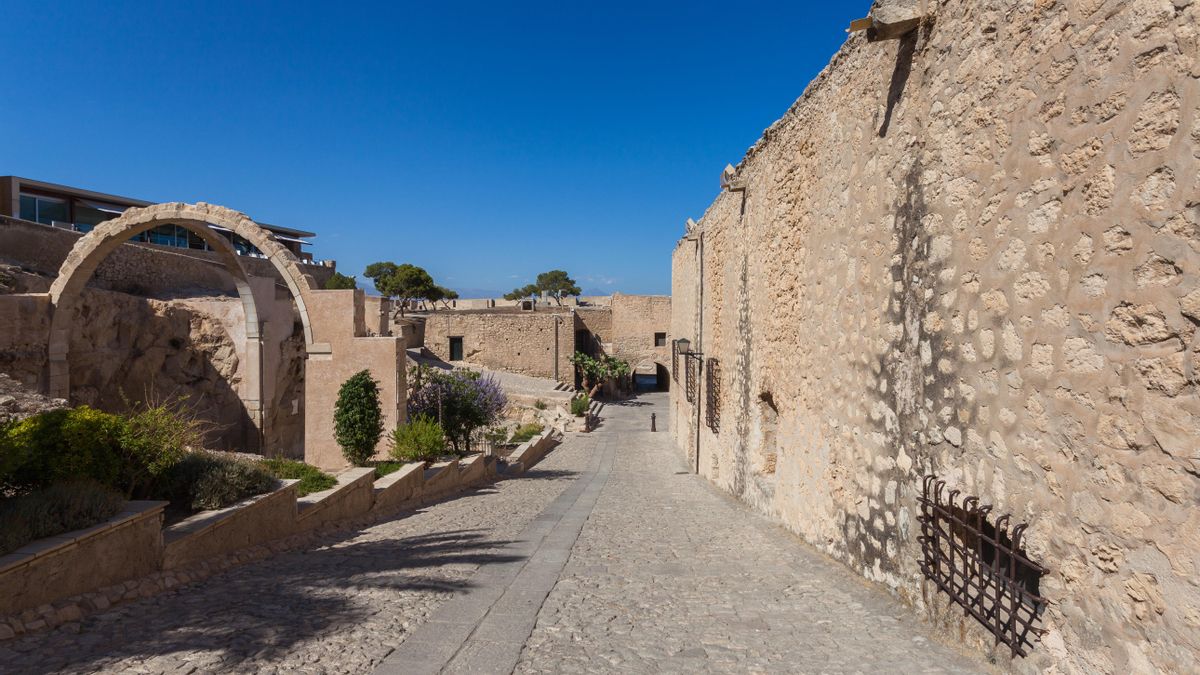 Una de las cuestas del Castillo de Santa Bárbara