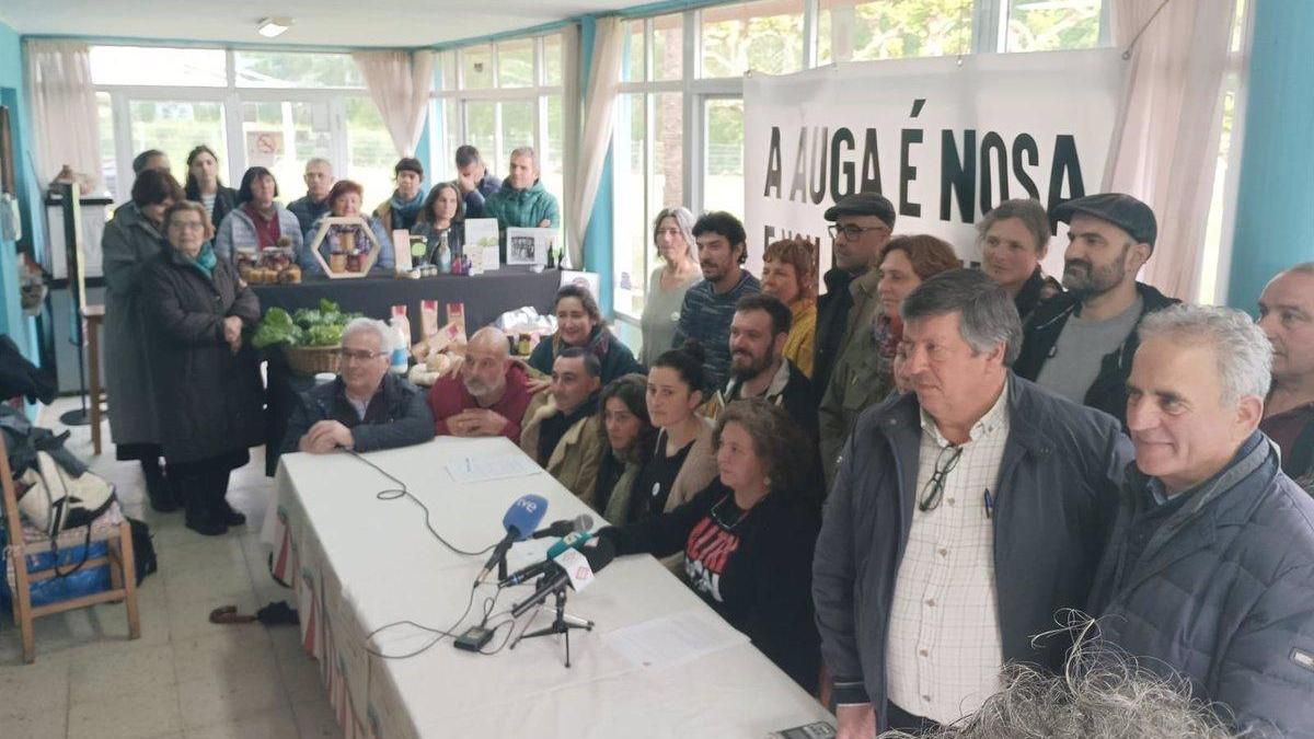 Medio cento de gandeiros, agricultores, apicultores e empresarios de A Ulloa apoiaron en maio de 2024 un manifesto contra Altri