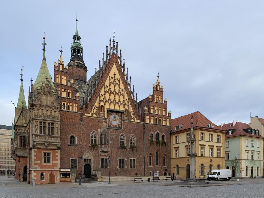 Alarde arquitectónico en el Ayuntamiento de Wroclaw.