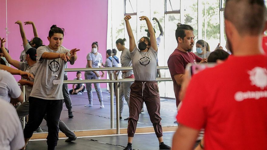 Migrantes en la frontera México-EEUU recrean su travesía con una ópera