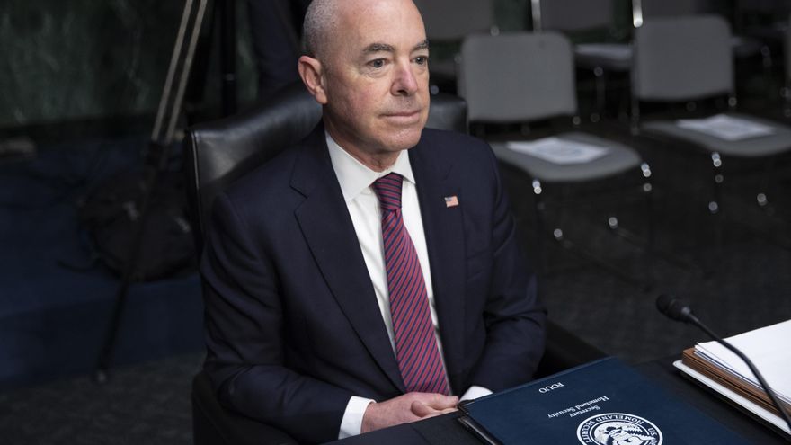 EE.UU. advierte que seguirá expulsando a migrantes tras levantar el Título 42