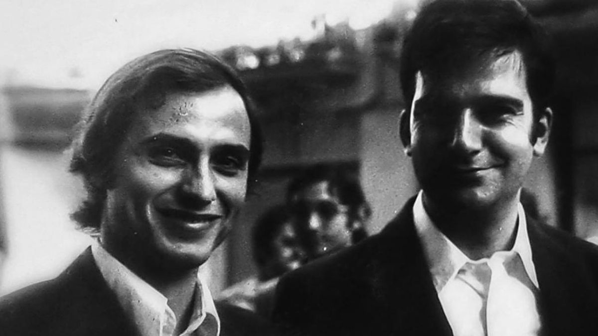 1975, con Ernest Lluch, ambos en libertad condicional bajo fianza, después de la detención de Alaquàs, en una fiesta del barrio de Nou Moles de València.
