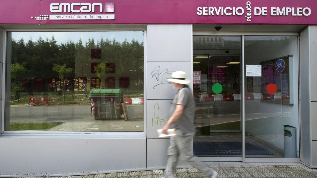 Oficina del Servicio Cántabro de Empleo en Santander. | JOAQUÍN GÓMEZ SASTRE