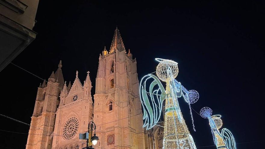 Un centenar de calles y plazas de León encienden el viernes sus luces de Navidad