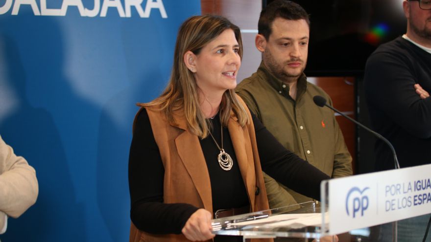 El PP dice que Pedro Sánchez ha "entronizado" a Page y que "el sanchismo se arraiga en Castilla-La Mancha"