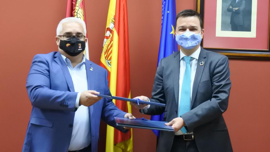 Firma del convenio de la tubería manchega