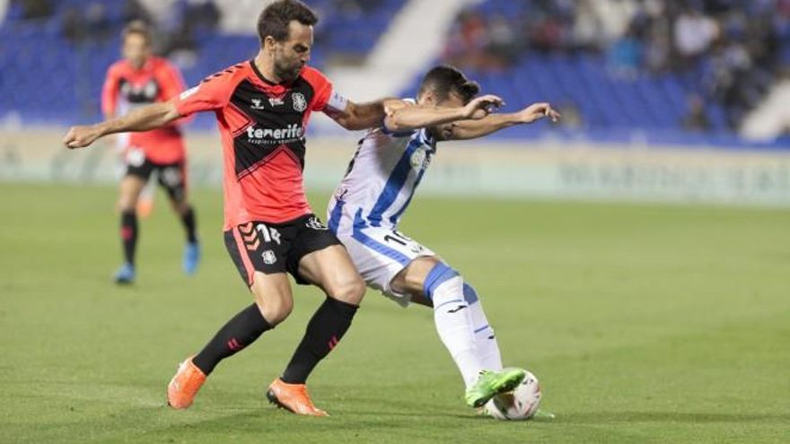 Carlos Ruiz supera un nuevo registro y se convierte en el jugador más longevo en la historia del CD Tenerife