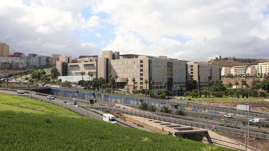 Una hilera de sentencias condena a la empresa que mantiene el Hospital Negrín a pagar deudas de la anterior contratista