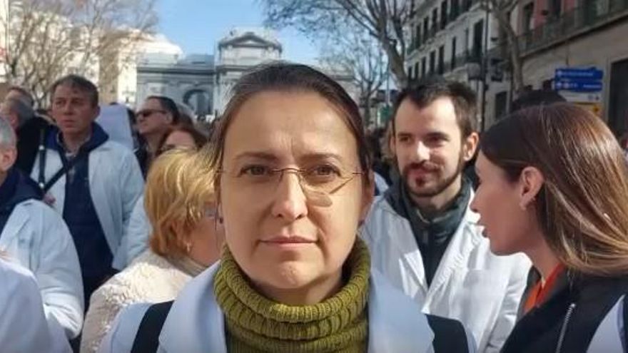 Ángela Hernández, secretaria general de Amyts, en la manifestación en defensa de la sanidad pública de este domingo.