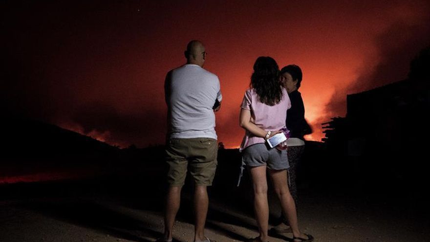 Un nuevo incendio en Huelva obliga a desalojar a 50 personas