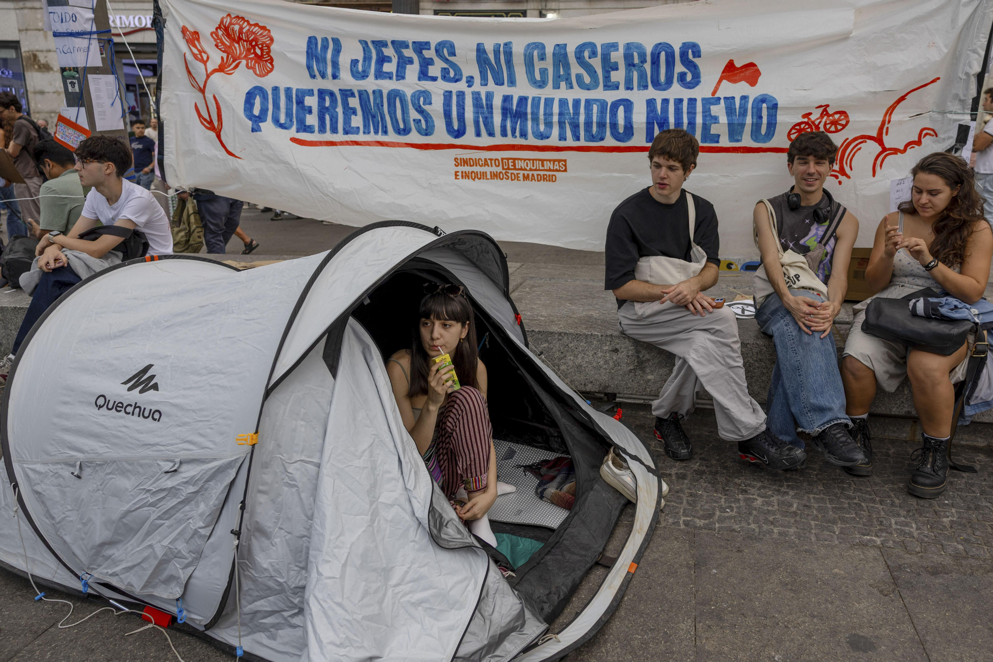 Acampada en la Puerta del Sol en Madrid organizada por el Sindicato de Inquilinas.