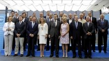 Mariano Rajoy, rodeado de sus candidatos autonómicos.