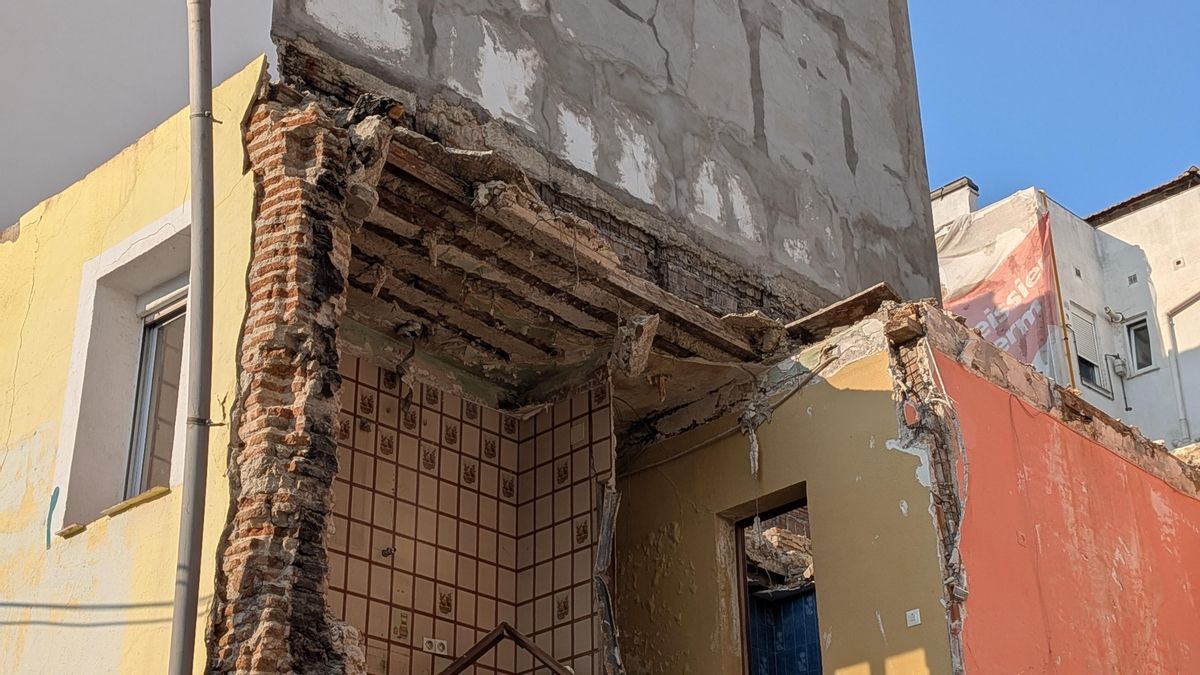 Detalle de los restos de las demoliciones en el edificio de Cabestreros
