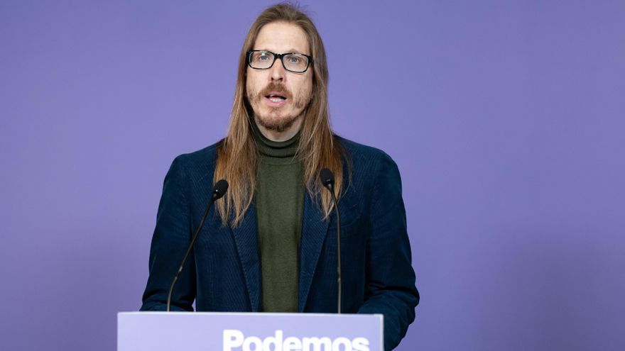 Archivo - El secretario de Organización y portavoz de Podemos, Pablo Fernández, ofrece una rueda de prensa, en la sede del partido, a 5 de febrero de 2024, en Madrid (España).