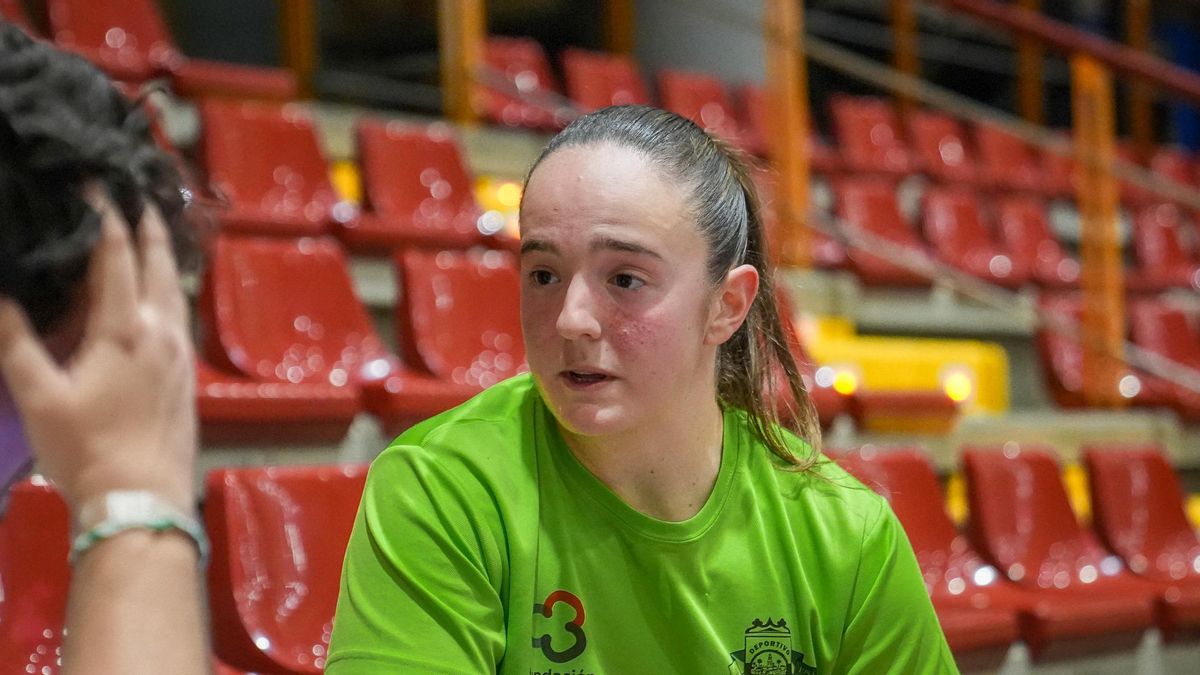 ATENEAS con Noema Cabezas, jugadora del Deportivo Córdoba FS