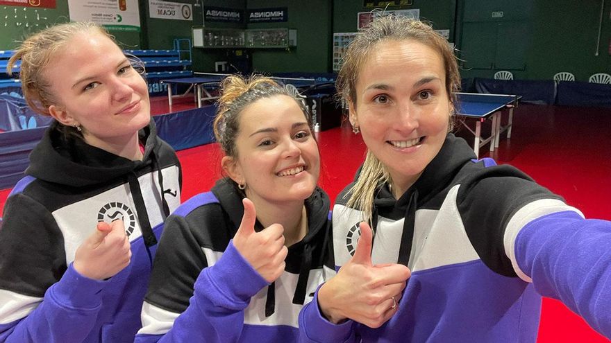 Jugadoras del Museo de la Almendra Francisco Morales celebrando el triunfo.