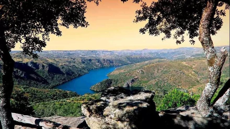 Pueblos medievales, arquitectura tradicional y un Parque Natural en la ruta de 100 kilómetros por la frontera entre España y Portugal