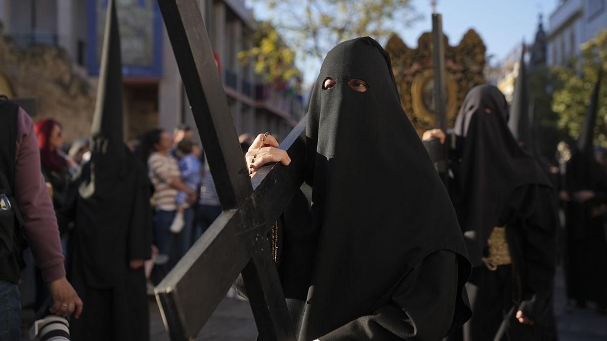 Salida procesional de la Hermandad de la Expiración, en imágenes