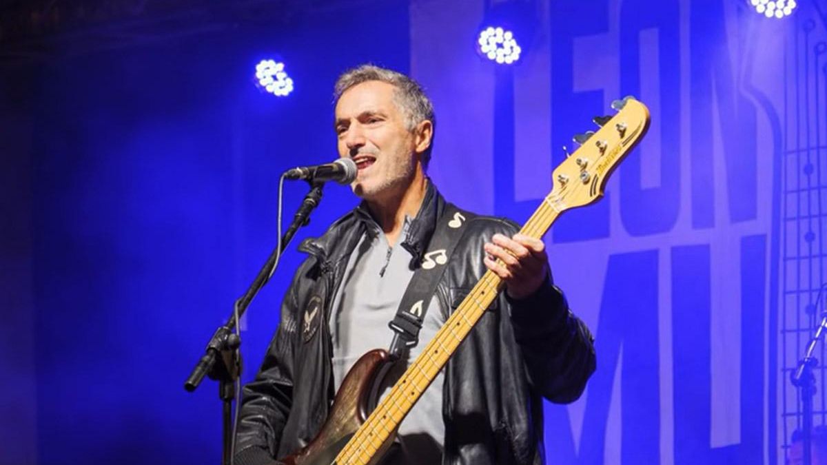 Los Cuatro Notas recuerdan en un vídeo el último concierto del bajista leonés Fernando del Riego, fallecido hace un año