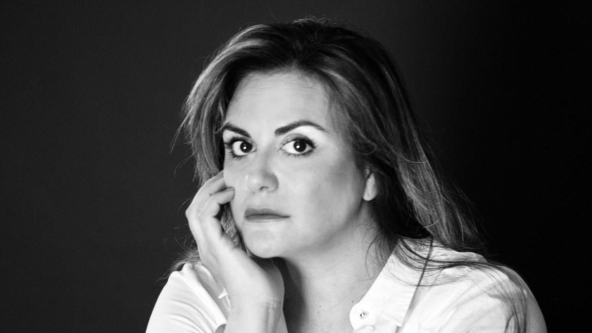 La actriz y poeta Isabel Llanos presenta su poemario 'Todo queda al otro lado' el miércoles en León