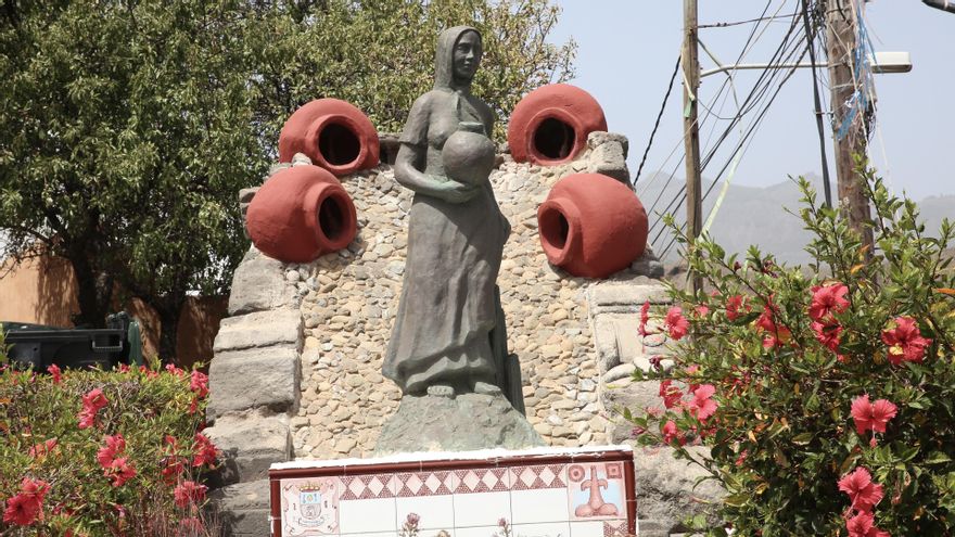 Escultura en homenaje a la Traída del Agua en el barrio teldense de Lomo Magullo