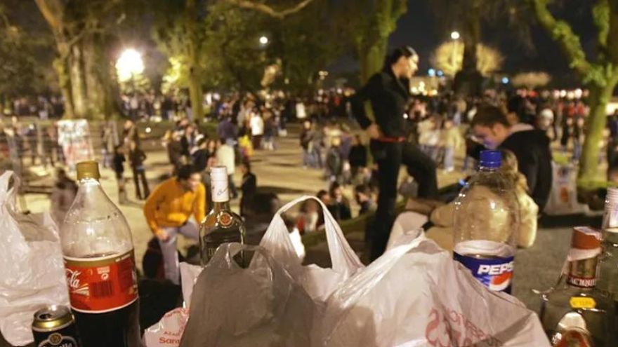 La nueva ley para alejar a los menores del alcohol prohíbe el consumo en eventos infantiles y residencias de estudiantes