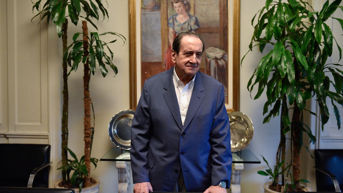 León Carlos Arslanian, en una de las salas de su estudio de abogados, sobre la calle Pellegrini.