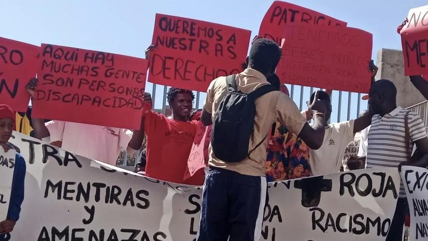 Comida podrida, trato racista y falta de psicólogos: familias migrantes denuncian ''atropellos'' en un centro de Tenerife