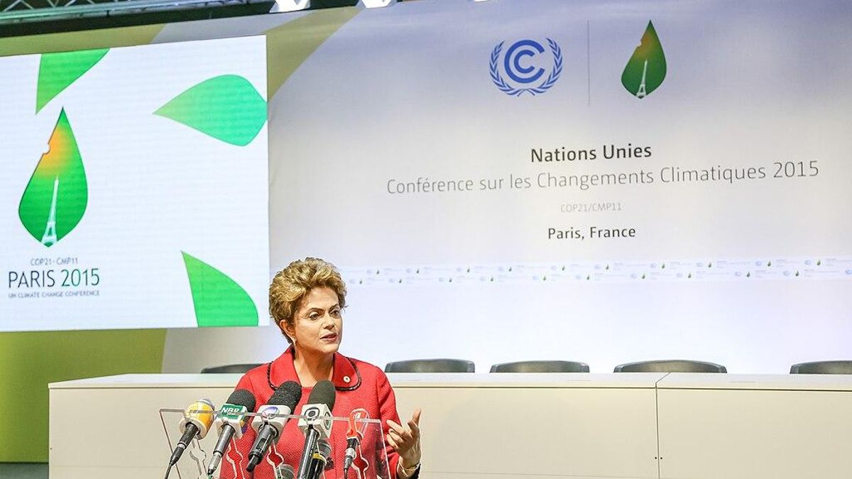 La entonces presidenta de Brasil, Dilma Rousseff, durante una
conferencia de prensa en medio de la cumbre de París 2015.