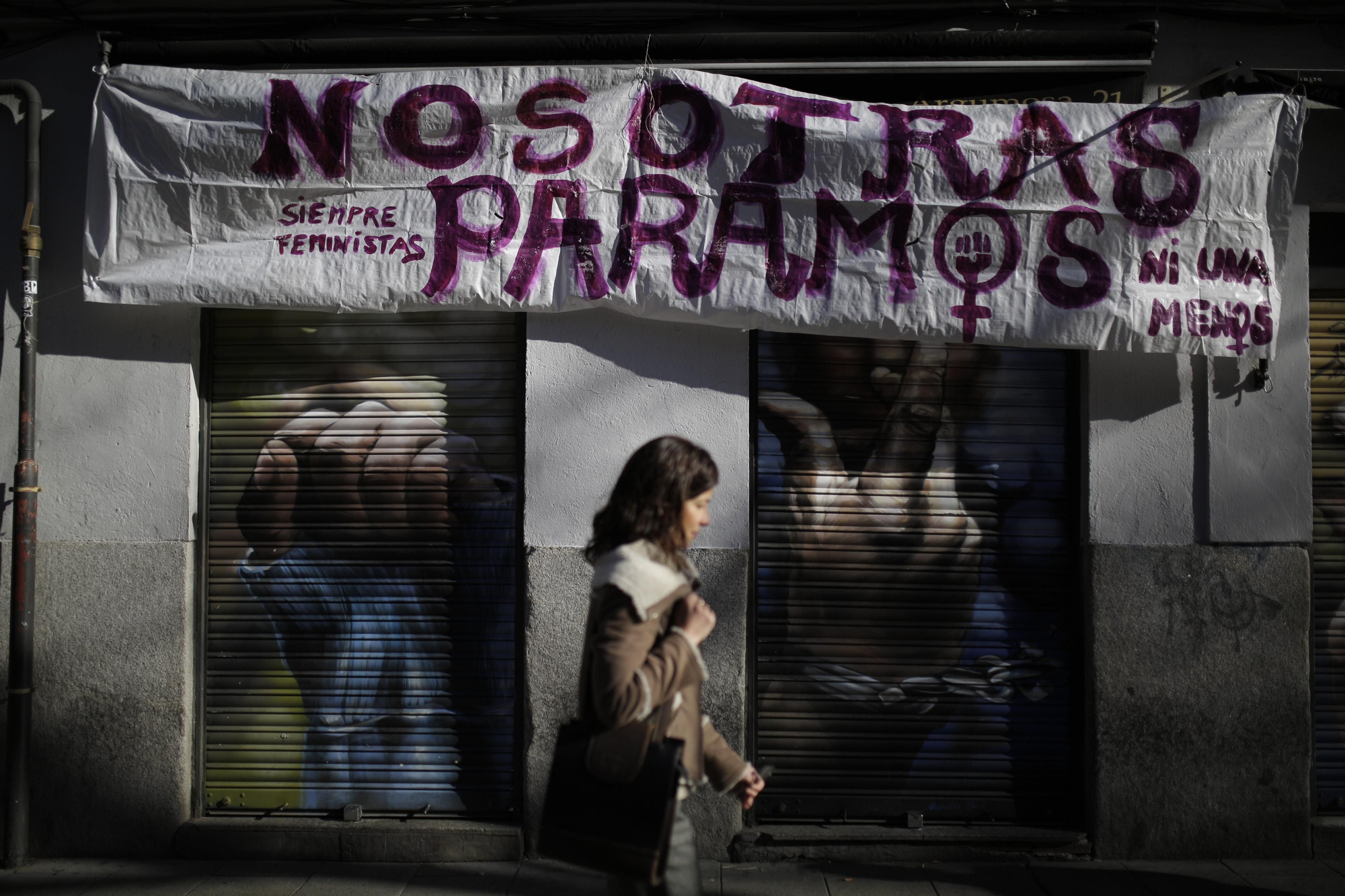 Un negocio del centro de Madrid, cerrado ante la huelga feminista. Olmo Calvo