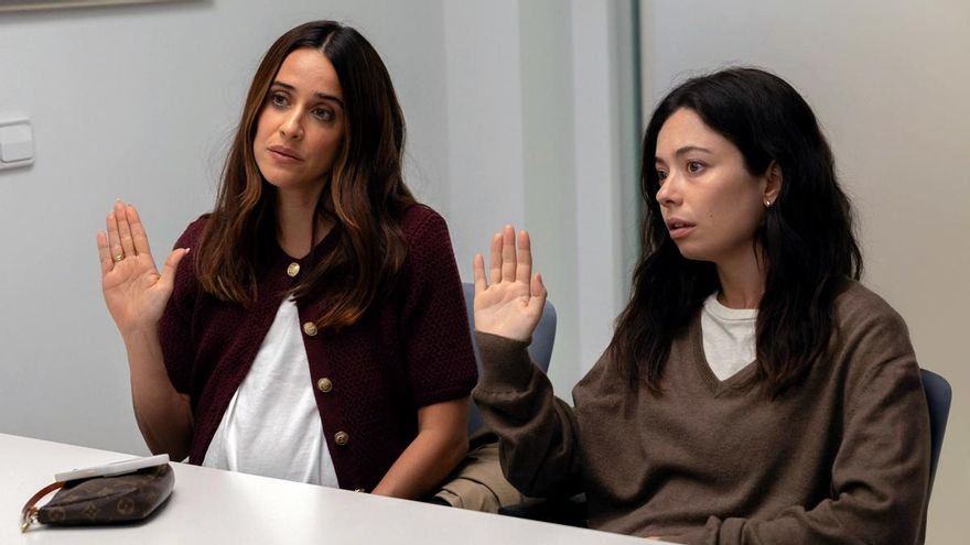 Macarena García y Anna Castillo en 'Se tiene que morir mucha gente'