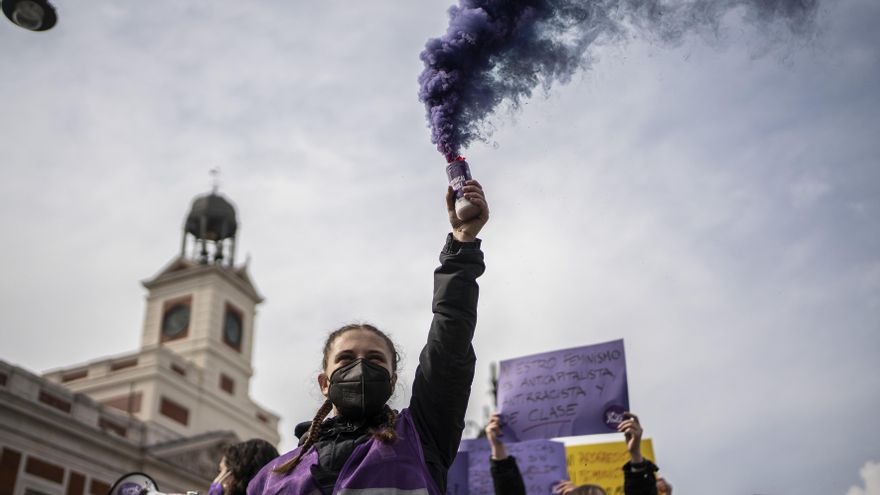 Pese a la ratificación de la prohibición de las manifestaciones, el movimiento feminista ha salido a las calles de Madrid para reivindicar la lucha por la igualdad