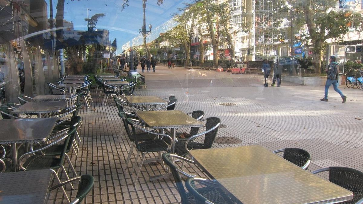 Cantabria inicia la fase 1 de forma dispar: muchas tiendas abiertas pero pocas terrazas