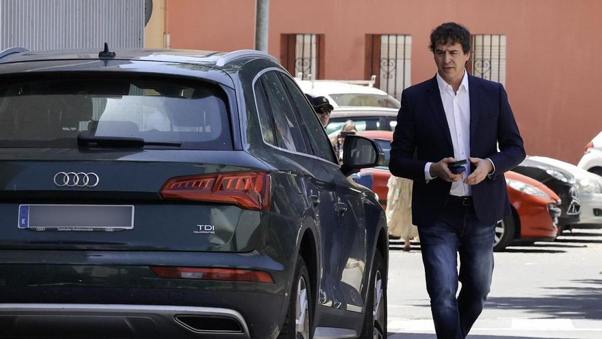 David Sánchez, hermano del presidente del Gobierno, a su salida este jueves a la Audiencia de Badajoz donde tras el inicio del juicio por el proceso de su contratación en la Diputación de Badajoz.
