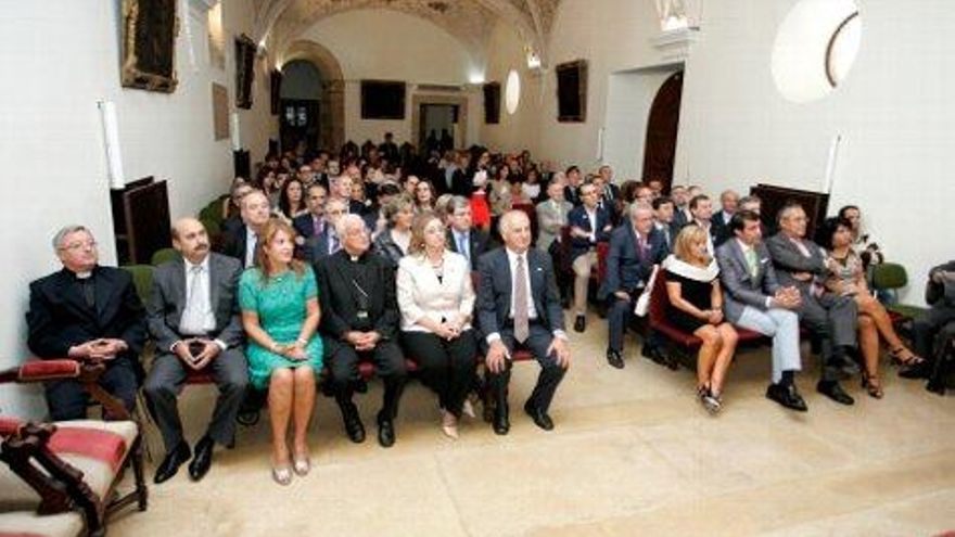 Carlos S. Campillo / ICAL El Colegio de Economistas de León entrega el Premio Leonés en el Extranjero a Benigno Castro con motivo del Día del Economista