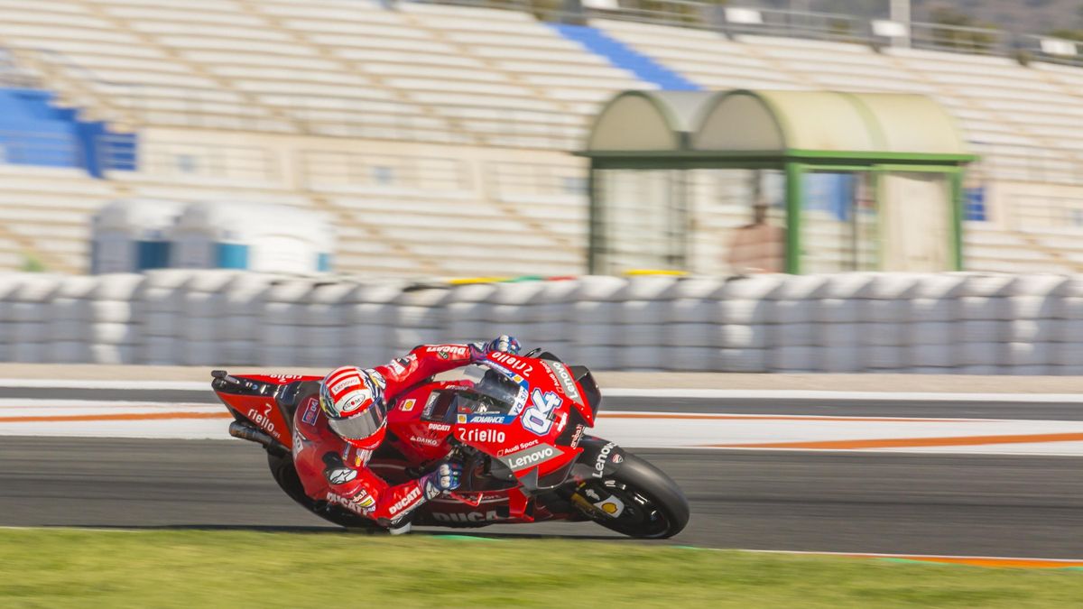 Un piloto en el circuito Ricardo Tormo.